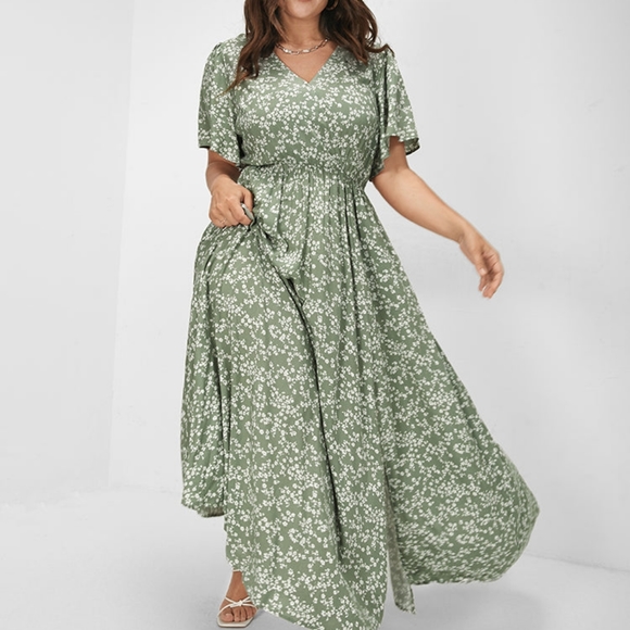 Green Dress - Flutter Sleeve Ditsy Floral Pockets Maxi Dress size 26 / 4X - Picture 6 of 10